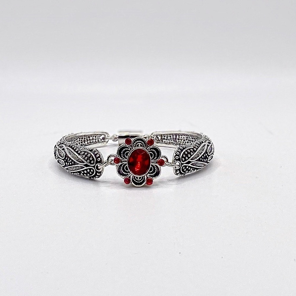 Vintage Style Snap Jewelry Bracelet Ginger Snap w/ Red stone Great Gift NWT